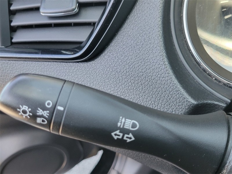Nissan Rogue Sport Vehicle Full-screen Gallery Image 28