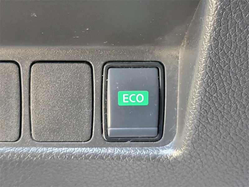 Nissan Rogue Sport Vehicle Full-screen Gallery Image 30