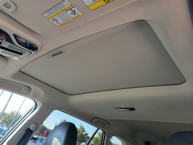 Subaru Outback Vehicle Full-screen Gallery Image 11