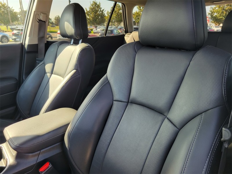 Subaru Outback Vehicle Full-screen Gallery Image 12