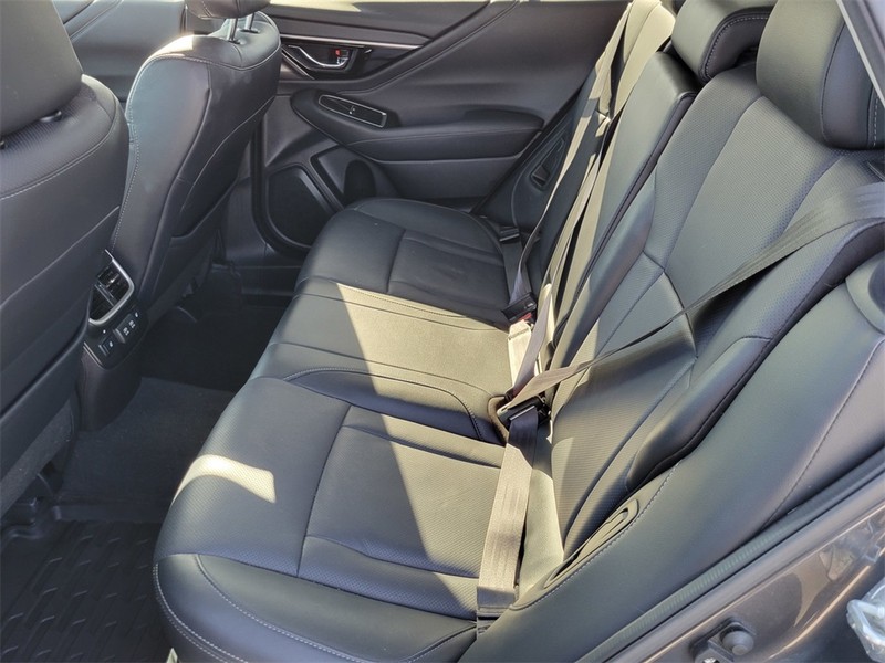 Subaru Outback Vehicle Full-screen Gallery Image 15