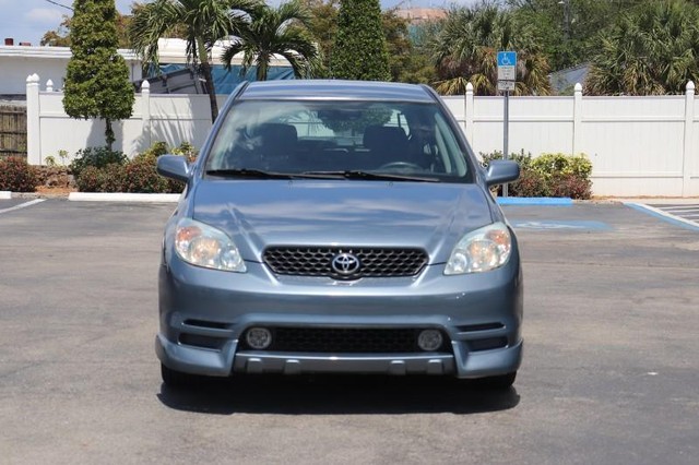 Toyota Matrix Vehicle Full-screen Gallery Image 02