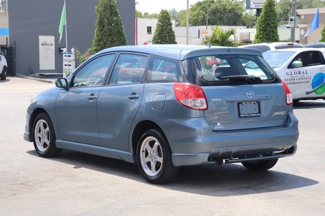 Toyota Matrix Vehicle Full-screen Gallery Image 06