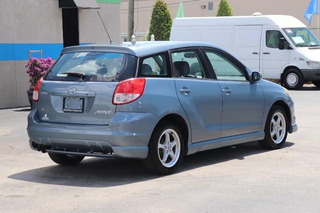 Toyota Matrix Vehicle Full-screen Gallery Image 08