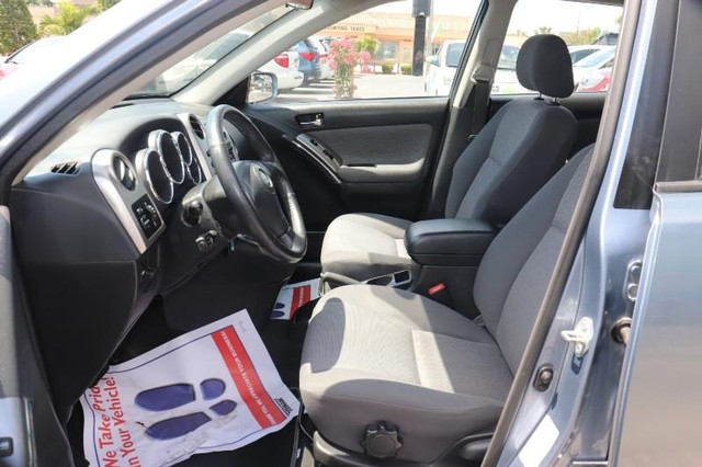 Toyota Matrix Vehicle Full-screen Gallery Image 12