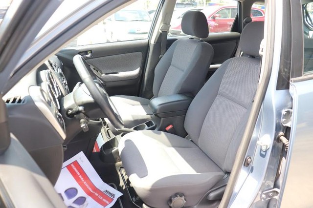 Toyota Matrix Vehicle Full-screen Gallery Image 13