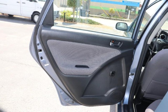 Toyota Matrix Vehicle Full-screen Gallery Image 14