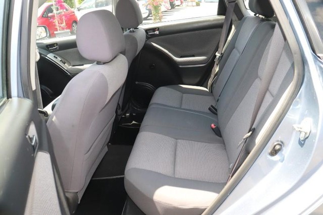 Toyota Matrix Vehicle Full-screen Gallery Image 15