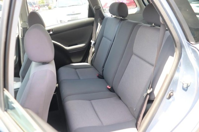 Toyota Matrix Vehicle Full-screen Gallery Image 16