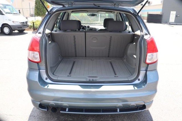 Toyota Matrix Vehicle Full-screen Gallery Image 17