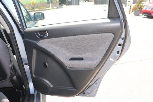 Toyota Matrix Vehicle Full-screen Gallery Image 18