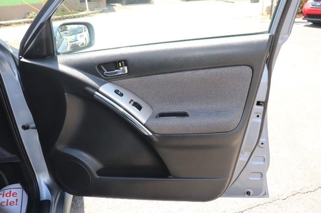 Toyota Matrix Vehicle Full-screen Gallery Image 21