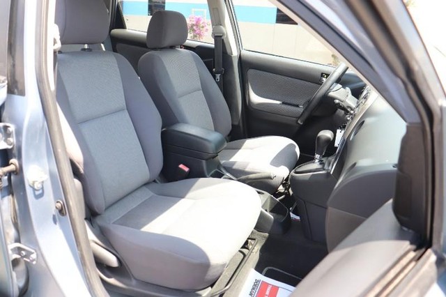 Toyota Matrix Vehicle Full-screen Gallery Image 23