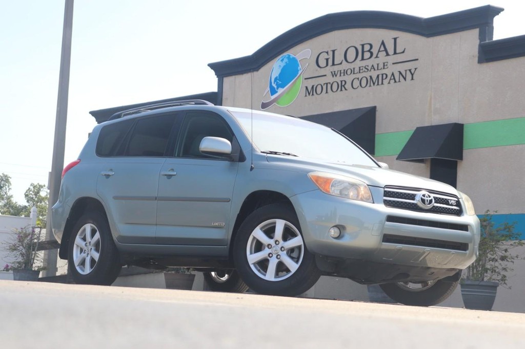 Toyota RAV4 Vehicle Full-screen Gallery Image 25