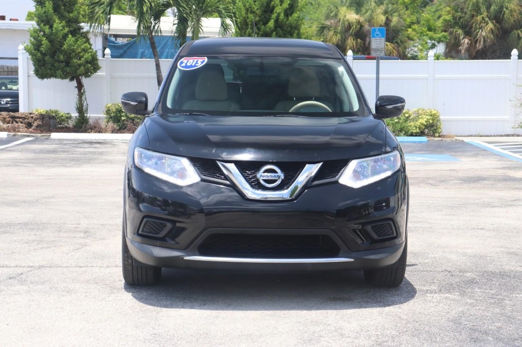 Nissan Rogue Vehicle Full-screen Gallery Image 02