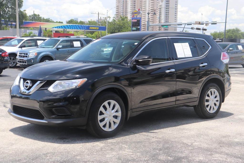 Nissan Rogue Vehicle Full-screen Gallery Image 03