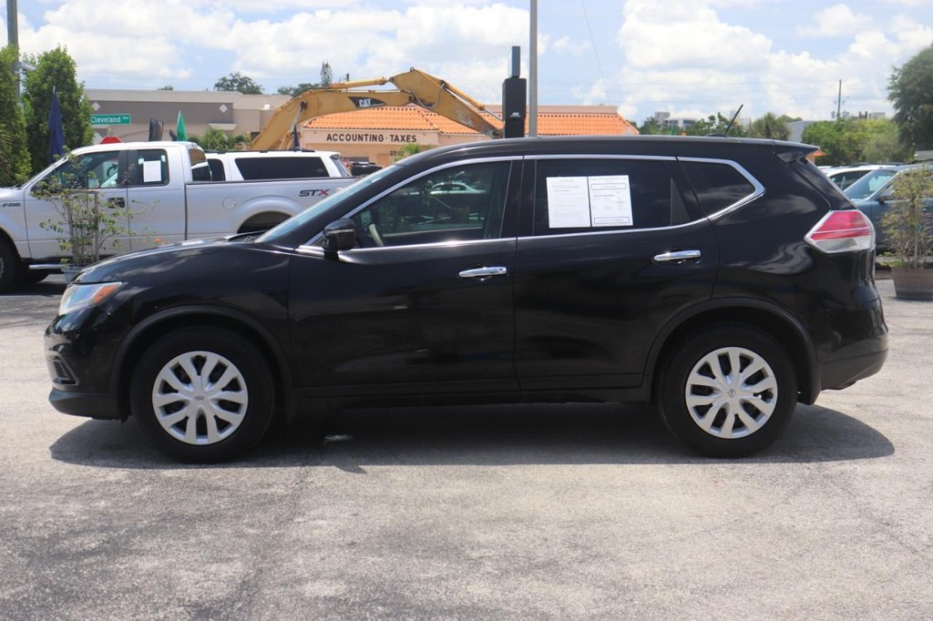 Nissan Rogue Vehicle Full-screen Gallery Image 04