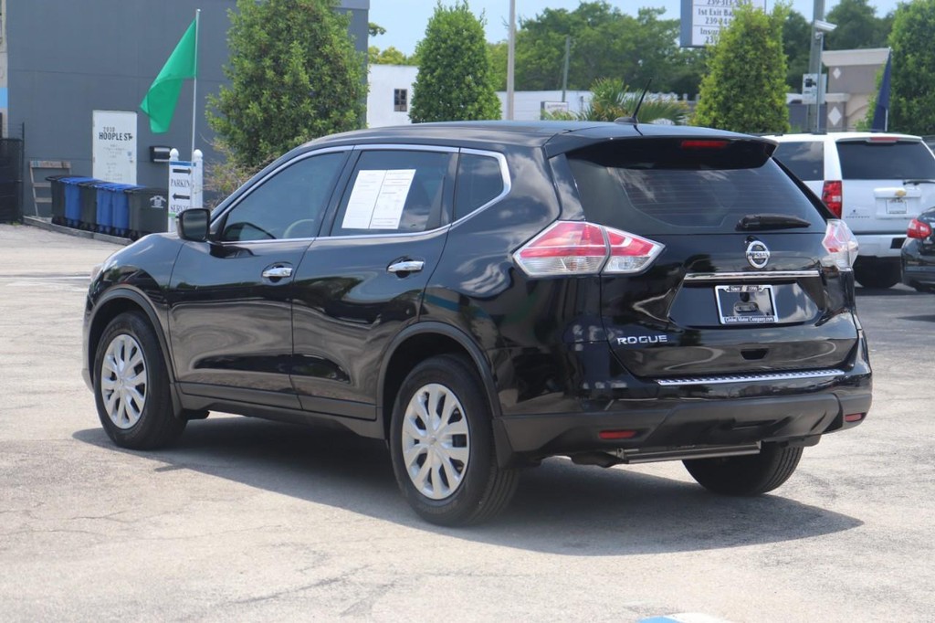 Nissan Rogue Vehicle Full-screen Gallery Image 06