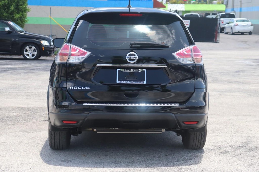 Nissan Rogue Vehicle Full-screen Gallery Image 07