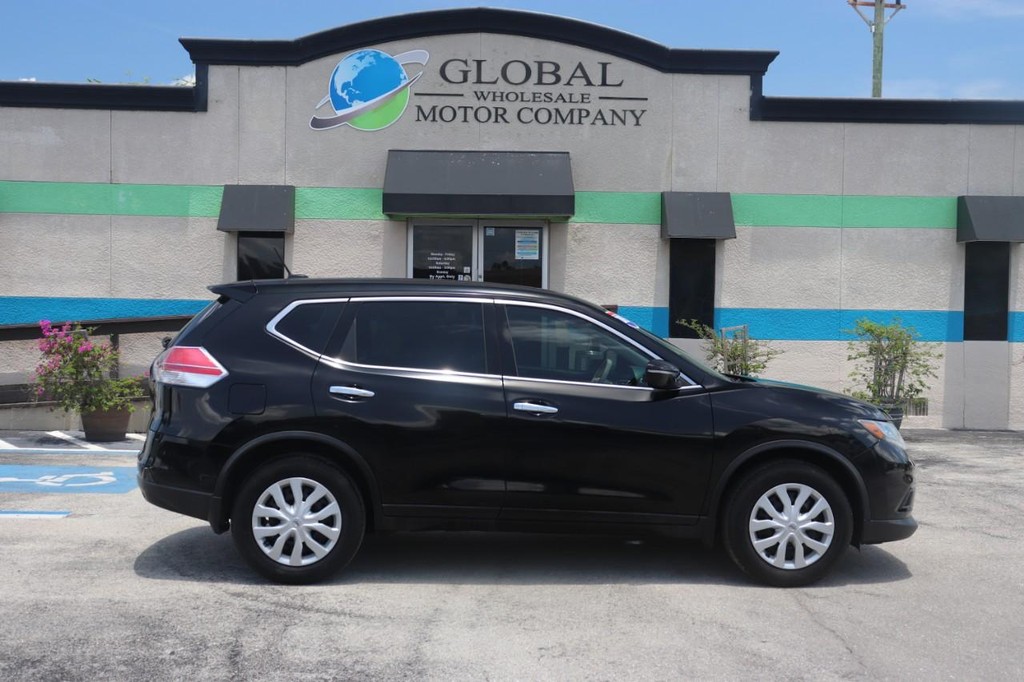 Nissan Rogue Vehicle Full-screen Gallery Image 09