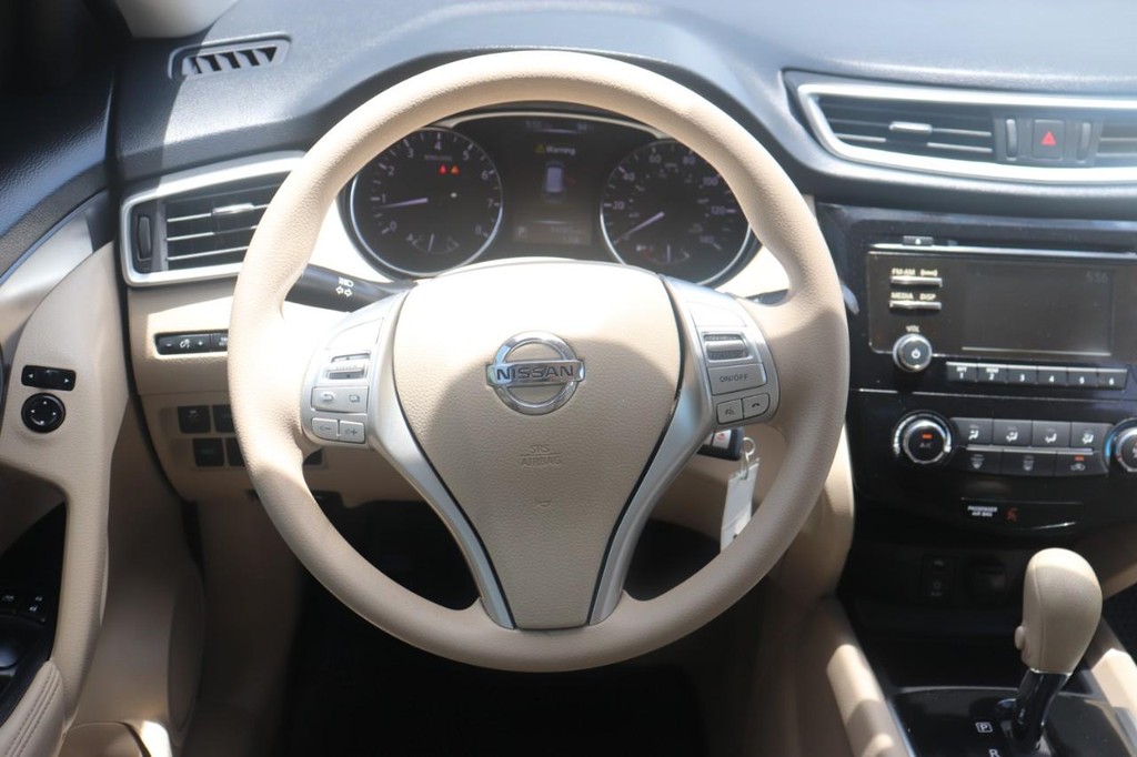 Nissan Rogue Vehicle Full-screen Gallery Image 24