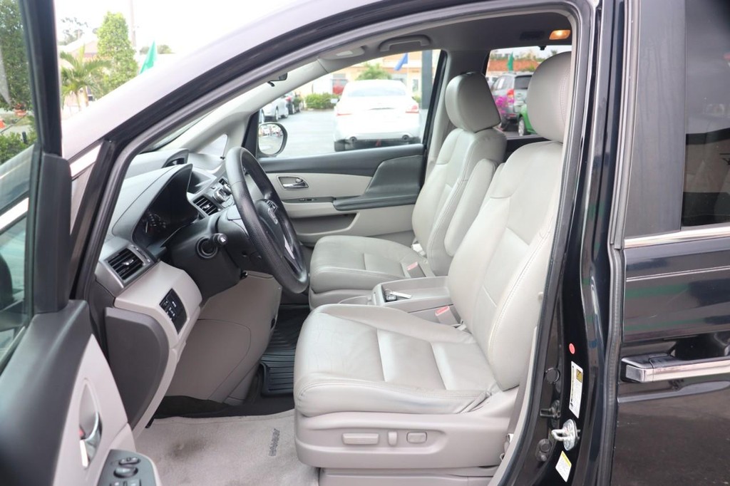 Honda Odyssey Vehicle Full-screen Gallery Image 12