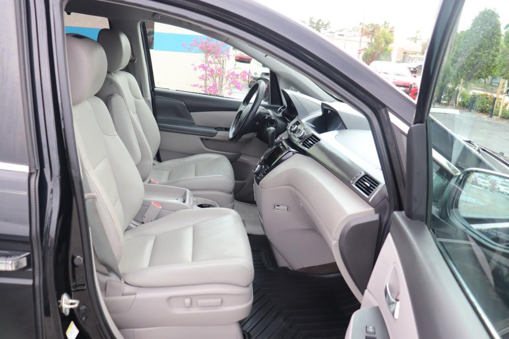 Honda Odyssey Vehicle Full-screen Gallery Image 16