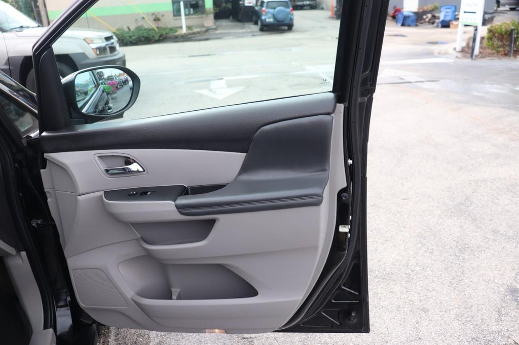 Honda Odyssey Vehicle Full-screen Gallery Image 17
