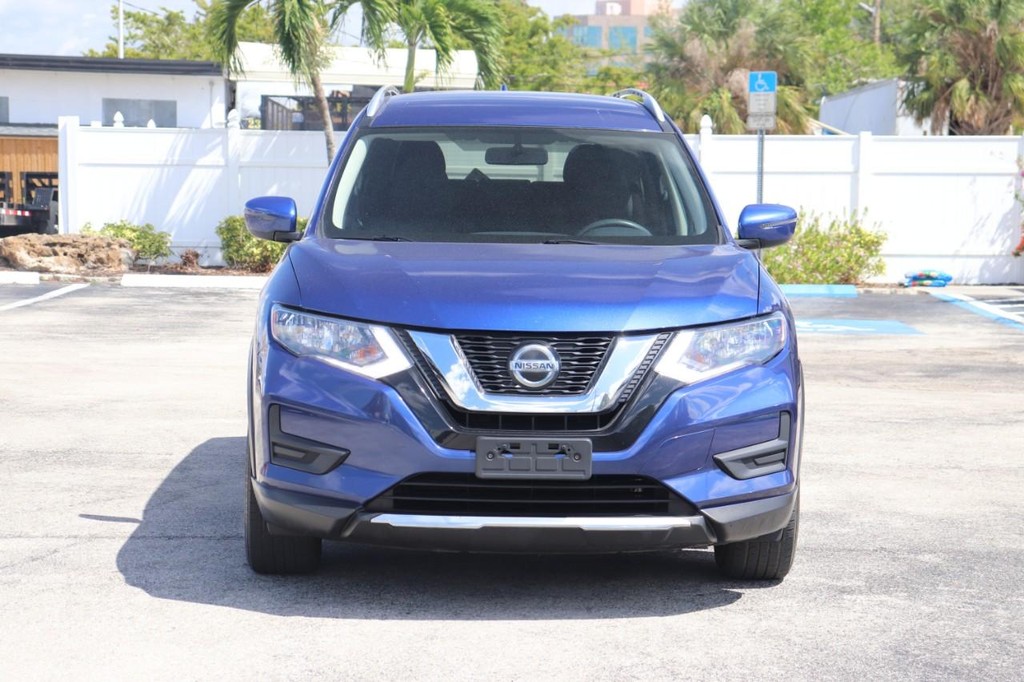 Nissan Rogue Vehicle Full-screen Gallery Image 02