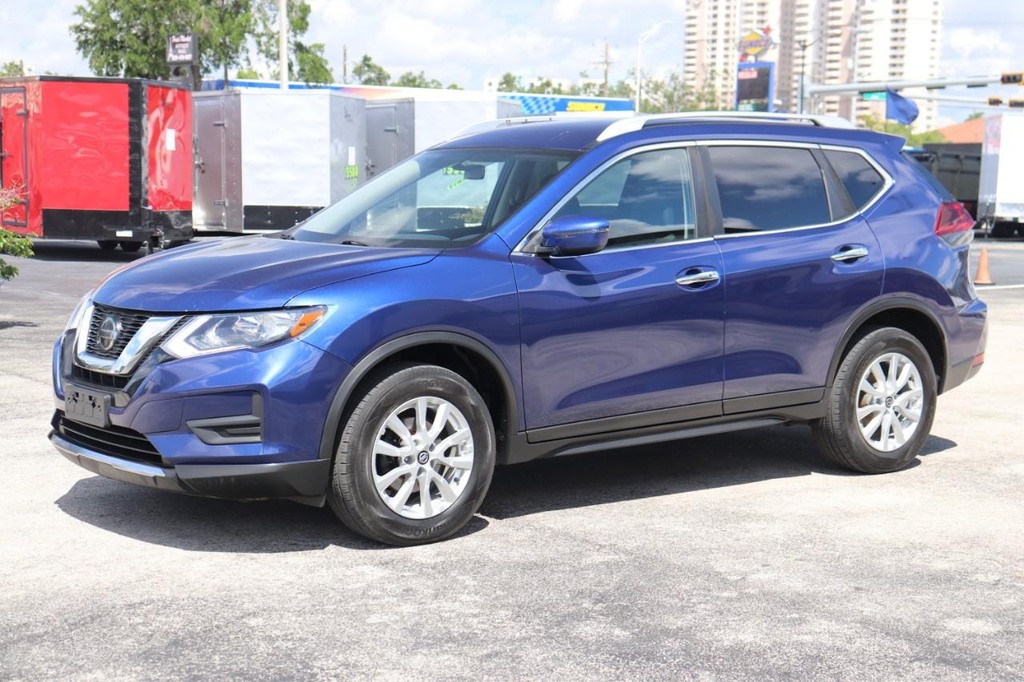 Nissan Rogue Vehicle Full-screen Gallery Image 03