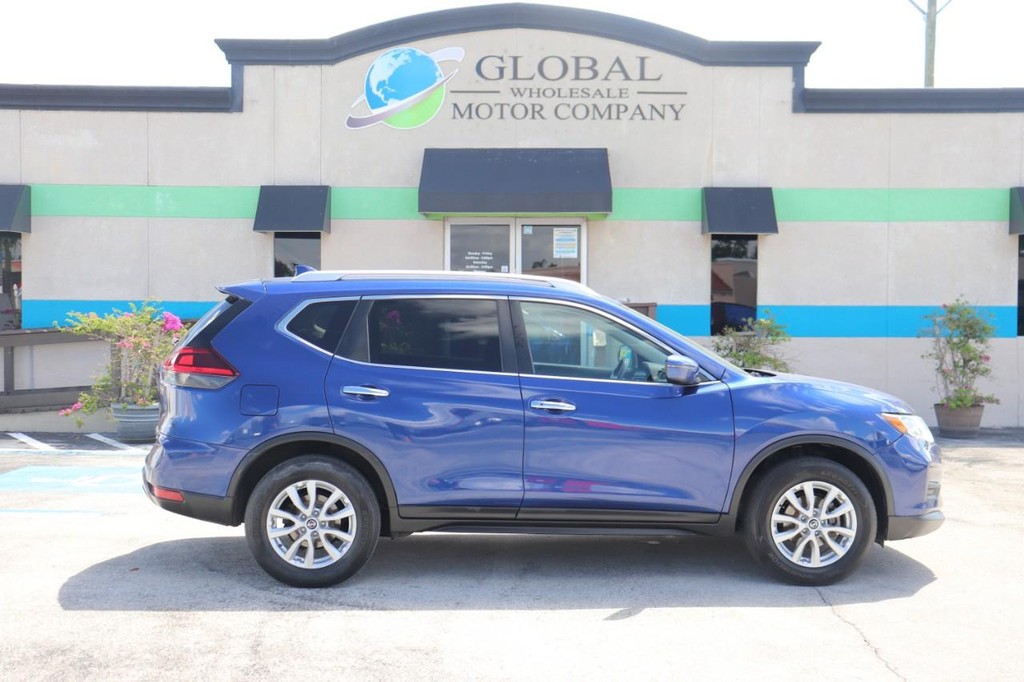 Nissan Rogue Vehicle Full-screen Gallery Image 08