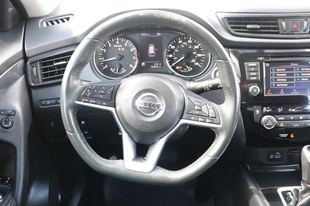 Nissan Rogue Vehicle Full-screen Gallery Image 22
