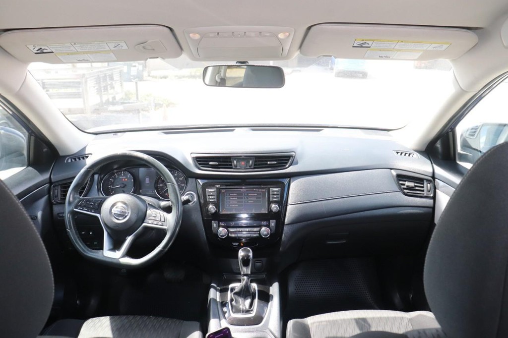 Nissan Rogue Vehicle Full-screen Gallery Image 23
