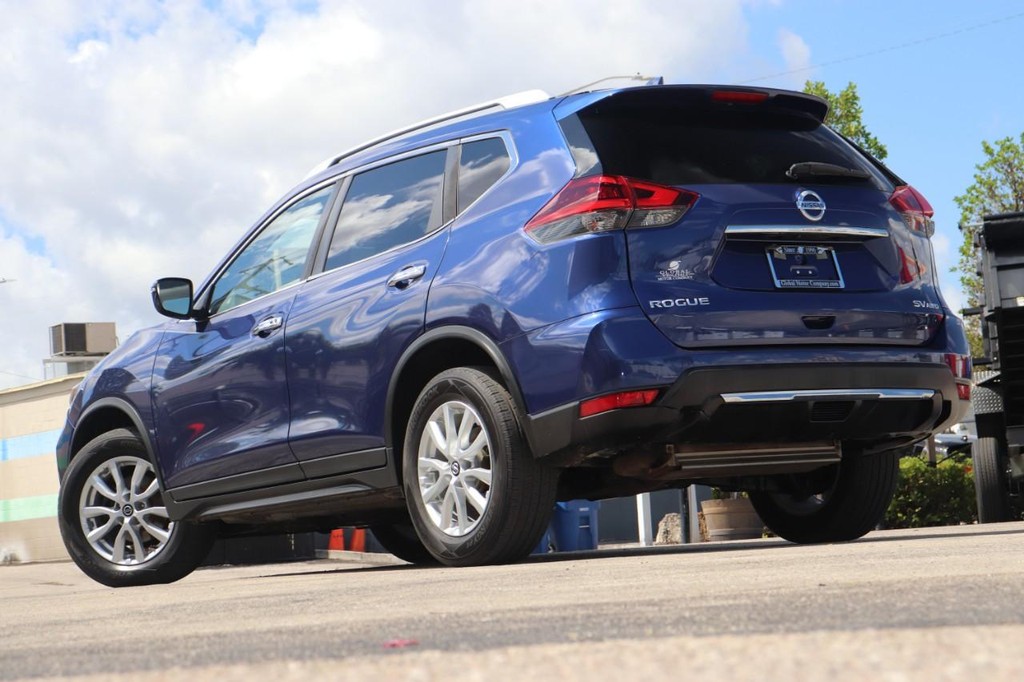Nissan Rogue Vehicle Full-screen Gallery Image 25
