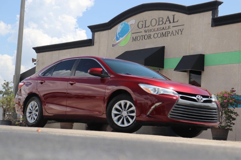 Toyota Camry Vehicle Full-screen Gallery Image 26
