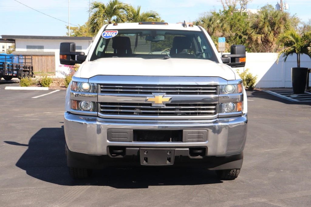 Chevrolet Silverado 3500HD Vehicle Full-screen Gallery Image 02