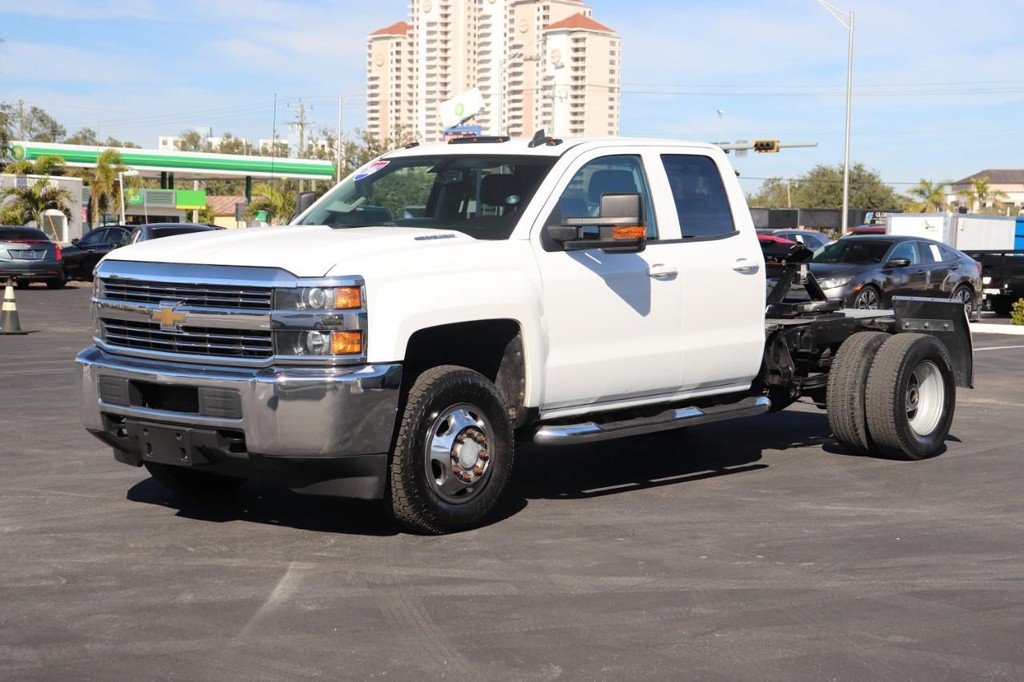 Chevrolet Silverado 3500HD Vehicle Full-screen Gallery Image 03