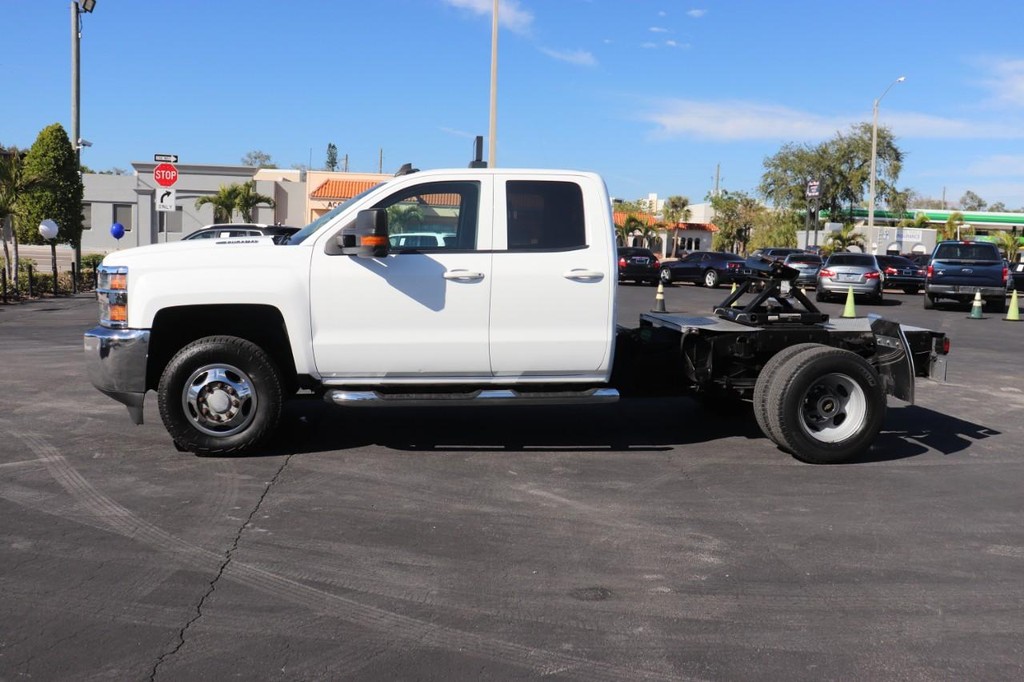 Chevrolet Silverado 3500HD Vehicle Full-screen Gallery Image 04