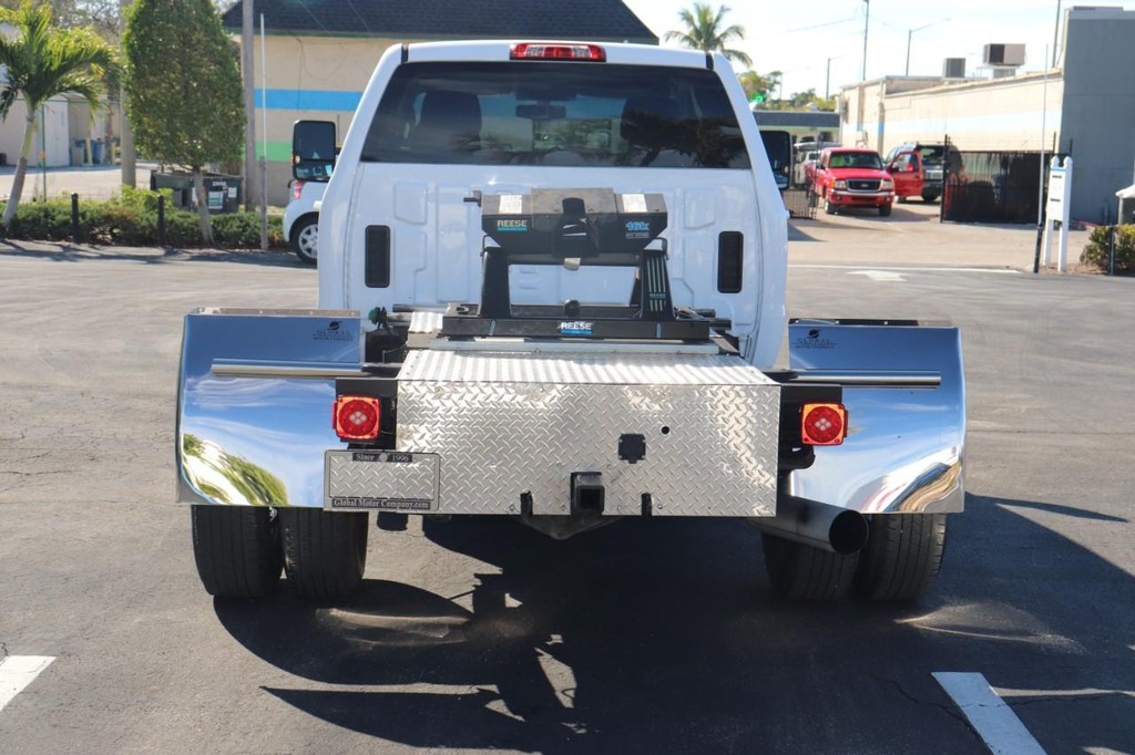 Chevrolet Silverado 3500HD Vehicle Full-screen Gallery Image 07