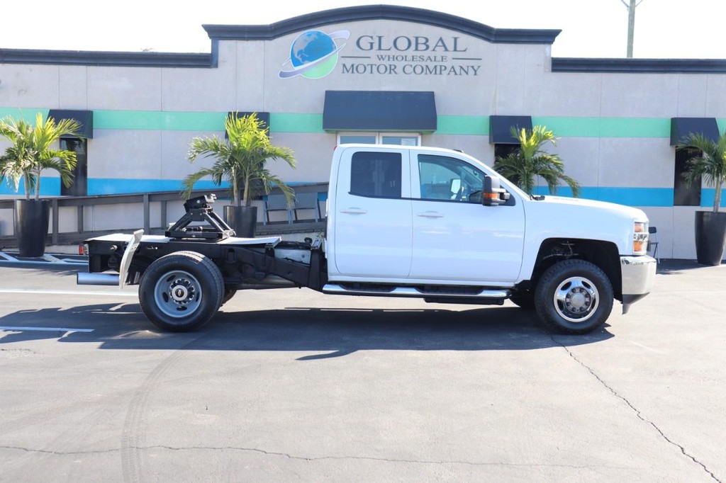Chevrolet Silverado 3500HD Vehicle Full-screen Gallery Image 09