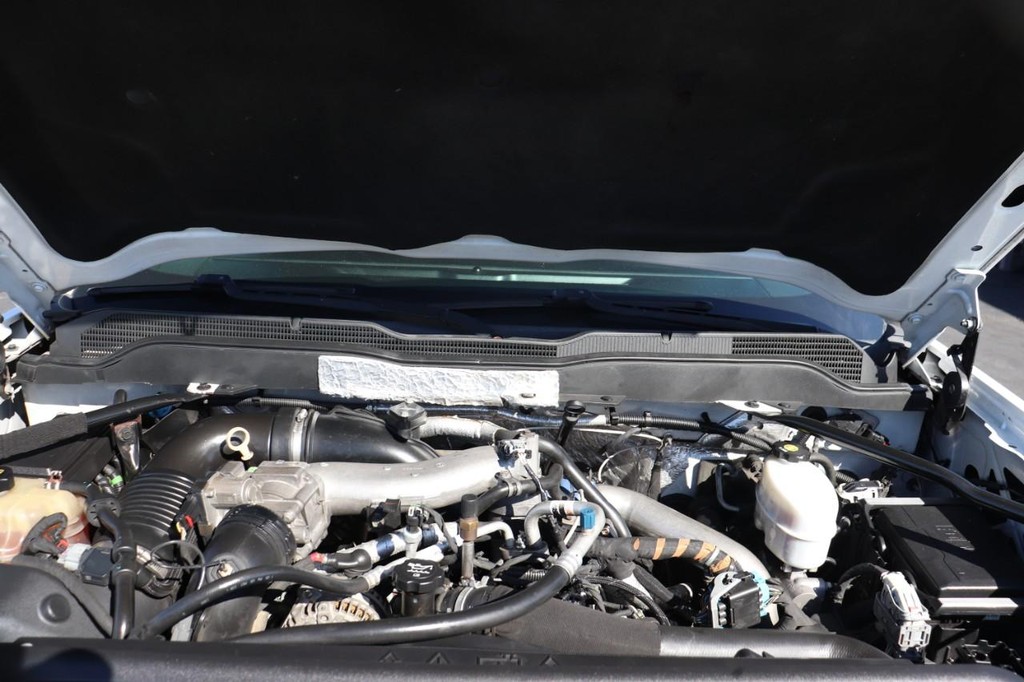Chevrolet Silverado 3500HD Vehicle Full-screen Gallery Image 10