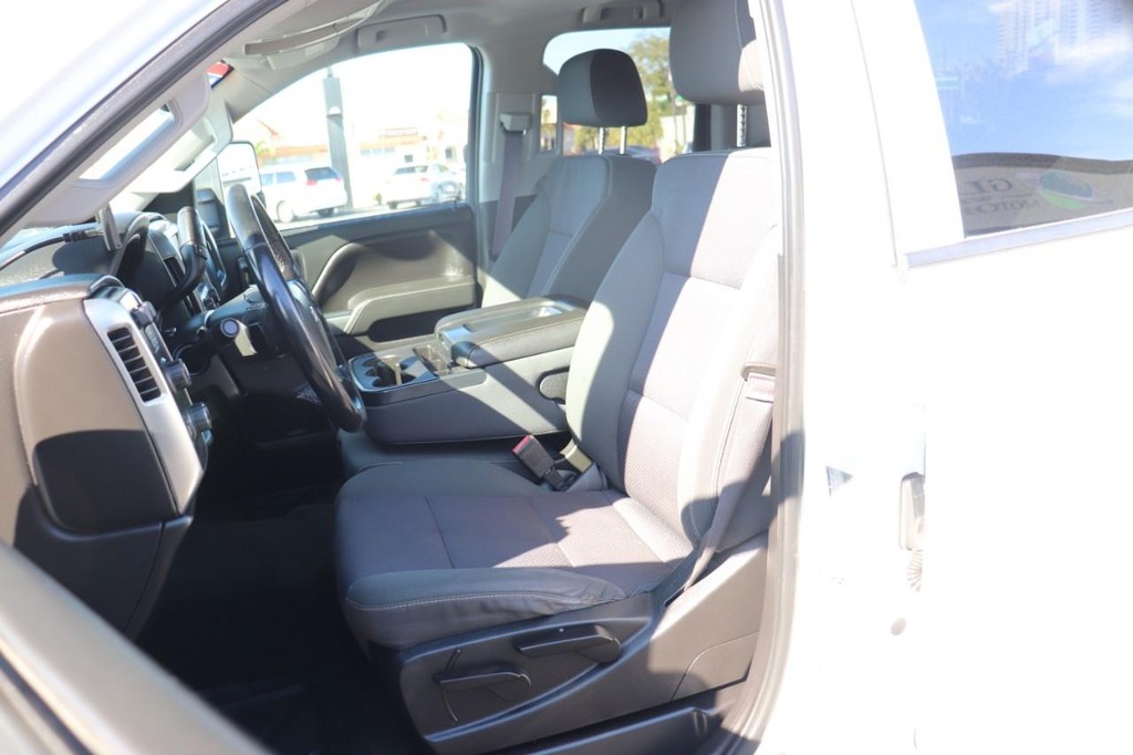 Chevrolet Silverado 3500HD Vehicle Full-screen Gallery Image 13