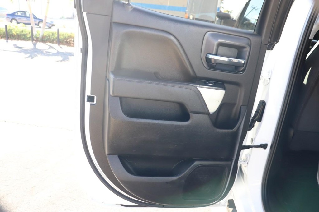 Chevrolet Silverado 3500HD Vehicle Full-screen Gallery Image 14