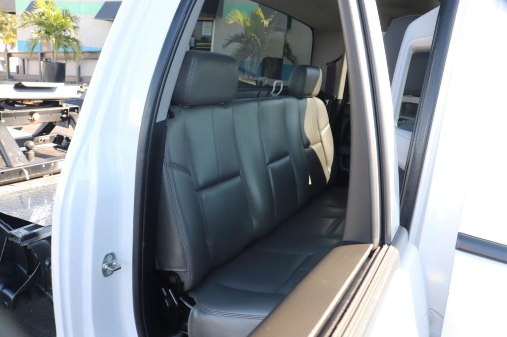 Chevrolet Silverado 3500HD Vehicle Full-screen Gallery Image 19