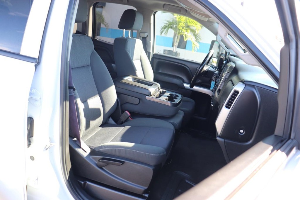 Chevrolet Silverado 3500HD Vehicle Full-screen Gallery Image 22