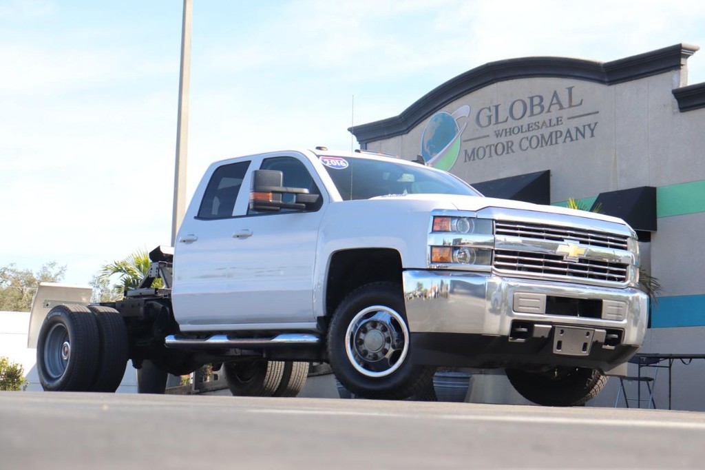 Chevrolet Silverado 3500HD Vehicle Full-screen Gallery Image 25