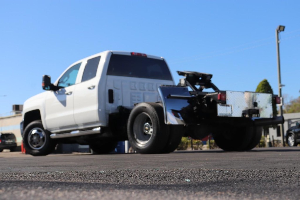Chevrolet Silverado 3500HD Vehicle Full-screen Gallery Image 26