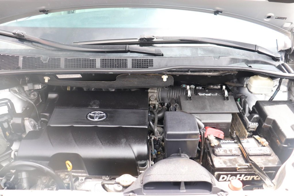 Toyota Sienna Vehicle Full-screen Gallery Image 10