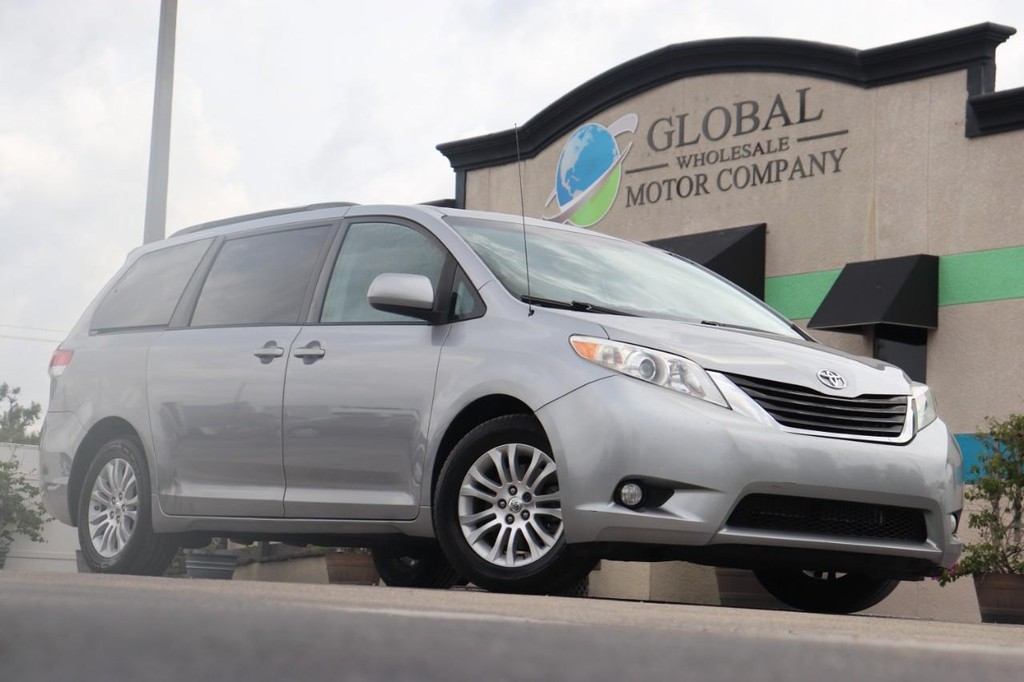 Toyota Sienna Vehicle Full-screen Gallery Image 25