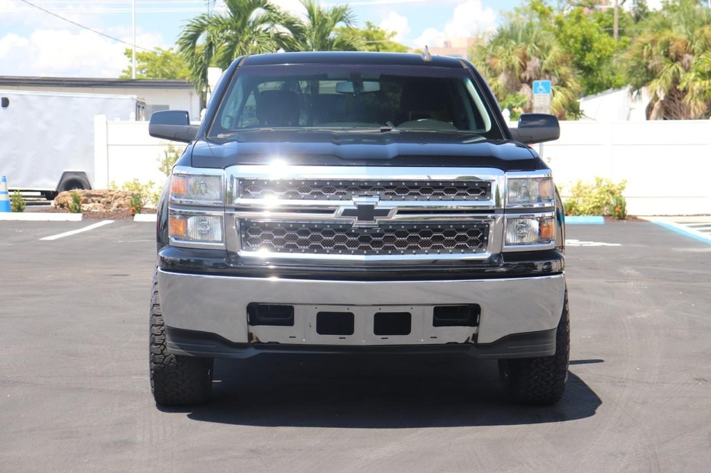 Chevrolet Silverado 1500 Vehicle Full-screen Gallery Image 02